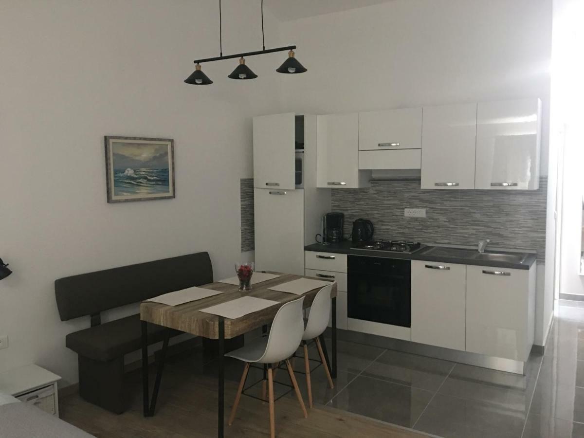 דירות באלה Studio Apartman Dado מראה חיצוני תמונה